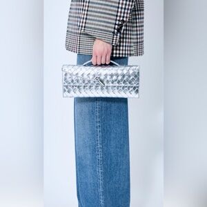 🔥 Bottega Veneta Andiamo clutch silver Vegan leather